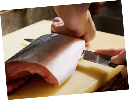 捌いているシーン